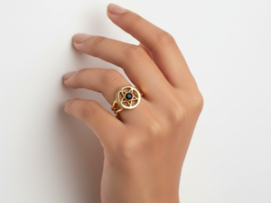 Anillo Geométrico con Piedra de Ónix Negro en Estilo Europeo, Chapado en Oro sobre Latón - Product Image 2