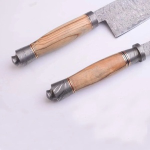 Juego de Cuchillos de Chef Profesionales de Acero de Damasco Hechos a Mano por Ahmad Fabric, 2 Piezas, Mango de Resina, Funda de Cuero, Diseño Moderno, Personalizable - Product Image 3