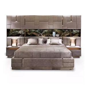 Cama King Size California de Madera de Teca Sólida Moderna y Lujosa con Cabecera Tapizada y 2 Mesitas de Noche, Juego de Dormitorio - Product Image 2