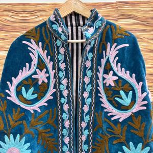 Chaqueta de terciopelo de lujo para mujer, bordada, con diseño floral, hecha a mano, estilo bohemio, étnico, abrigo de invierno - Product Image 2