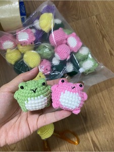 Mini poupée renard au crochet, artisanat en fil fait main pour les boutiques et la production OEM - Product Image 2