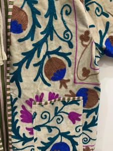 Veste brodée TNT Vintage Suzani multicolore faite à la main Vêtements pour femmes Manteau Veste courte en coton brodé Suzani - Product Image 2