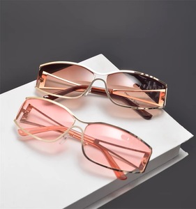 European American Unisex Fashion Metal Sunglasses White UV400 Y2K Spice Girls Personality Luxury - Product Image 2