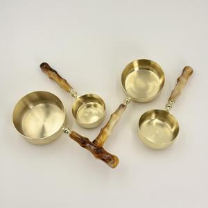 Juego de 4 Utensilios de Cocina, Tazas y Cucharas Medidoras de Acero Inoxidable con Mango de Resina para Ingredientes Secos y Líquidos - Product Image 4