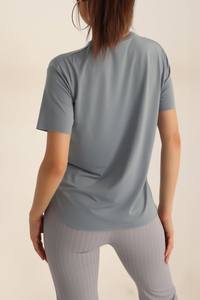 Camiseta para mujer con logo de marca personalizado, camiseta para mujer con el mejor diseño, estilo más reciente, camiseta de manga corta para mujer - Product Image 6