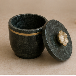 Pot décoratif rond en pierre noire avec bande dorée et bouton en forme de feuille, décoration minimaliste pour la maison - Product Image 4