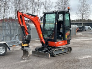Mini-excavatrice Kubota KX019-4 robuste à vendre avec une forte force de creusement, construction durable, prix de gros pour les entreprises - Product Image 1