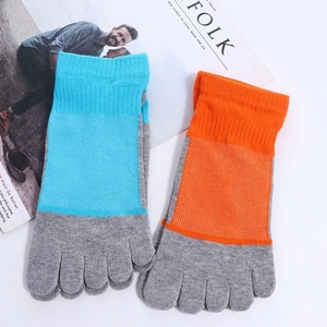 Chaussettes unisexes pour hommes et femmes, décontractées, douces, respirantes, en coton, noires et blanches, athlétiques, à cheville haute, pour la saison printanière - Product Image 6