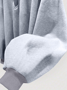 เสื้อสเวตเชิ้ตผู้หญิงคอวีทรงโอเวอร์ไซส์ แขนยาว ผ้าฝ้ายนุ่ม สวมใส่สบาย - Product Image 4