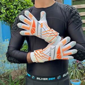 Gants de gardien de but SILVER SEA SPORTS sur mesure, haute qualité, en latex allemand, respirants, antidérapants, avec protection des doigts. - Product Image 5