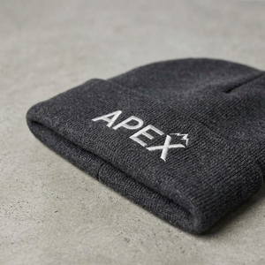 Bonnet en tricot côtelé gris anthracite personnalisé, bonnet d'hiver à revers, unisexe, extensible, avec logo brodé - Product Image 3