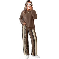 Ensemble décontracté deux pièces pour femme : pull col rond marron café et pantalon à rayures verticales effet vieilli – Vente en gros
