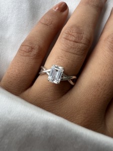 Bague en moissanite taille émeraude pour femme, alliance torsadée, bague de fiançailles solitaire, or blanc 14K/18K, bijoux minimalistes de luxe - Product Image 3