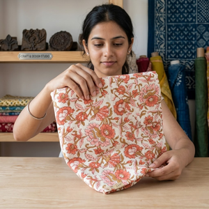 Tela de Algodón con Estampado Floral de Melocotones Hecho a Mano |   Tela Artesanal de Coral con Tinte Natural para Vestidos de Verano, Kimonos y Decoración del Hogar - Product Image 2