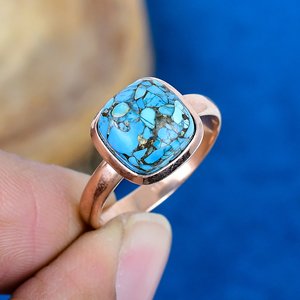Bague artisanale en argent sterling 925 plaqué or rose avec pierre précieuse turquoise bleue en forme de coussin - Product Image 1