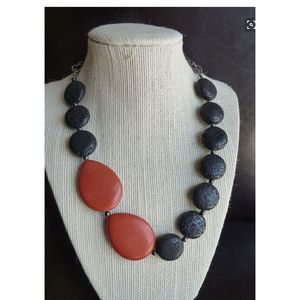 Collier en résine moderne pour femmes, accessoires de mode en cristal, conçu pour les femmes et les filles - Product Image 4