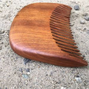 Peigne à cheveux portable en bois miniature, artisanal en bambou naturel - Product Image 4