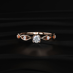 Bague en diamant à tige torsadée, diamant rond de 0,30 carat, très demandée, magique et inoubliable, pour femmes, d'Inde. - Product Image 1