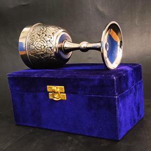 Cáliz de latón hecho a mano estilo medieval, copa de vino con detalles grabados, vasos para vino, vasos para cerveza, diseño en relieve de latón. - Product Image 4