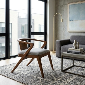 Fauteuil de salle à manger en bois massif nordique avec accoudoirs sculpturaux courbés et assise en tissu – Chaise pour hôtel, restaurant, café – Ensemble de mobilier d'art pur - Product Image 2