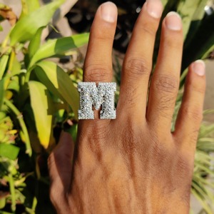 Anillo Personalizado con Iniciales de Moissanita, Anillo de Plata de Ley 925 con Letras del Alfabeto, Anillos de Diamantes de Corte Redondo para Hombre - Product Image 5