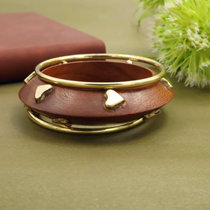 Brazalete de Madera con Forma de Corazón, Hecho a Mano con Madera y Oro por Perfect Enterprises - Product Image 2