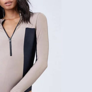 Combinaisons de surf à compression de haute qualité pour femmes, rashguards personnalisés sublimés à fermeture éclair, respirants et très tendance - Product Image 5