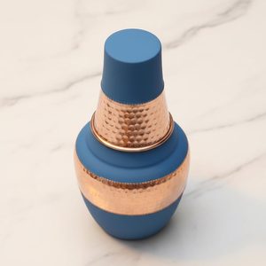 Pot en cuivre pur Venus avec verre intégré, bleu soyeux, 1400 ml, bouteille d'eau ayurvédique, design artisanal haut de gamme en cuivre - Product Image 2