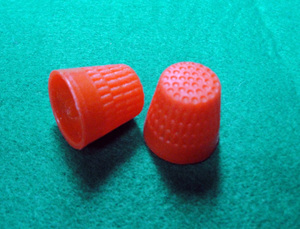 AA0283 Dedal de Plástico Portátil Ecológico Naranja Antideslizante Herramienta de Costura - Product Image 2
