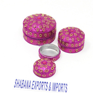 Boîte à dragées de mariage indienne artisanale en laque, ornée de perles, boîte ronde décorative pour bijoux, boîte à pilules rouge, lot de 3 pièces - Product Image 6