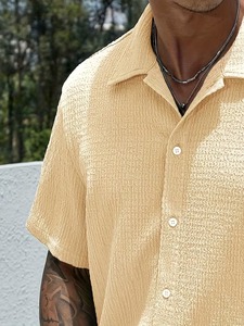 Chemise Homme Style Resort d'Été Col Cubain Décontractée Texturée Manches Courtes Boutonnée Fournisseur OEM Personnalisé - Product Image 2