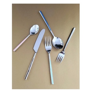 Ensemble de couverts en acier inoxydable plaqué or, design moderne, cuillère, fourchette, couteau, résistant à la rouille, pour la table, les mariages et les événements - Product Image 2