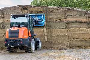 Chargeuse sur pneus Kubota R640, moteur diesel Euro5/EPA, pompe Kawasaki, moment de charge élevé, haute efficacité, équipement de construction durable - Product Image 4