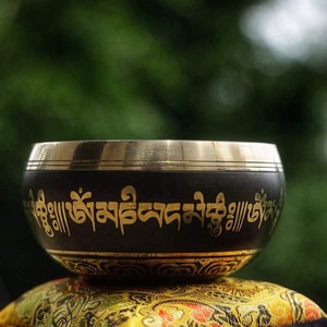 Cuenco tibetano terapéutico de bronce para la reducción del estrés y el equilibrio emocional en espacios de bienestar - Product Image 1
