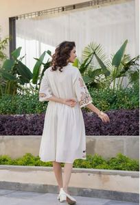 Vestido Casual con Estampado Floral y Cuello en V para Mujer, Talla Grande, para Primavera, Manga 3/4, con Cintura Natural - Suministro ODM, Vestido Midi con Cuello en V - Product Image 3