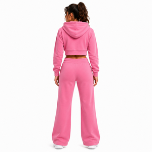 Ensemble de survêtement deux pièces pour femme avec logo personnalisé, comprenant un sweat à capuche court zippé et un pantalon large à taille élastique, idéal pour l'hiver et la mode. - Product Image 2