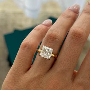 แหวนหมั้นเพชรทรงแอสเชอร์ 4 กะรัต แบบวงแหวนซ่อนสองสี ตัวเรือนทองคำขาว 14k แบบยูโรชังค์  ได้รับการรับรองจาก IGI - Product Image 1