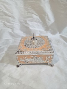 Caja de Joyería Cuadrada de Lujo Plateada con Diseño de Pavo Real, Organizador de Joyas Esmaltado, Contenedor de Terciopelo para Frutos Secos, Regalo de Boda - Product Image 6