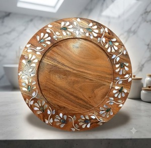 Plateau décoratif de Noël rond en bois multifonctionnel avec incrustation géométrique en nacre, design artisanal antique - Product Image 1