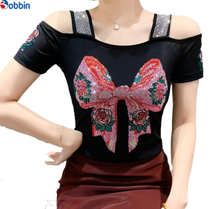 Camiseta de Mujer Estilo Dulce con Hombros Descubiertos, Top Sólido con Pedrería Colorida, Manga Corta, Cuello Cuadrado, Ajuste Delgado - Product Image 3