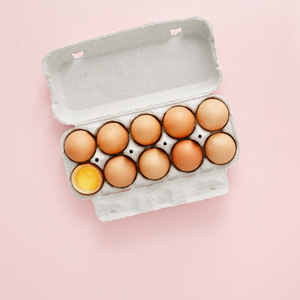 Huevos de Gallina Frescos Premium Blancos y Marrones, Clasificados Cuidadosamente para Compradores al por Mayor, Cáscaras Limpias, Cajas Seguras y Suministro para Exportación - Product Image 1