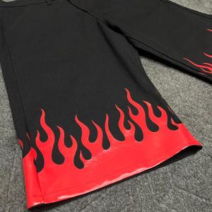 Shorts en jean vintage noirs personnalisés pour hommes, style streetwear, avec broderie motif flamme, respirants, séchage rapide, en coton délavé léger - Product Image 2