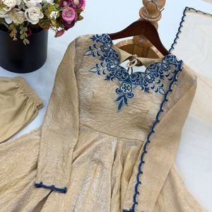 Robe de mariée pakistanaise brodée à la main, Lehenga Choli en soie, tenue de mariage formelle pour femmes - Product Image 6