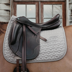Tapis de selle de dressage western professionnel haut de gamme en cuir véritable, ajustement confortable personnalisé pour l'entraînement, la pratique équestre et les compétitions - Product Image 6