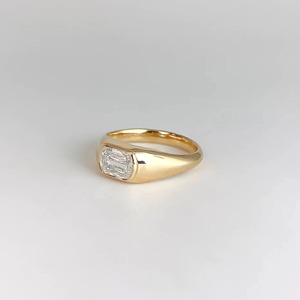 แหวนมอสซาไนต์ทรงยาว 1.30 กะรัต ดีไซน์มินิมอล ตัวเรือนทองคำขาว 14K ประดับเพชรแล็บแทนเพชรแท้ เหมาะสำหรับเป็นแหวนหมั้น - Product Image 5