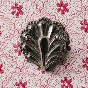 Perchero de pared decorativo vintage de metal con doble gancho, organizador resistente para abrigos, sombreros y llaves - Product Image 4