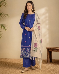 Ensemble de kurta en coton bleu royal non cousu avec broderie florale et dupatta crème pour femmes, style indien pakistanais - Product Image 1