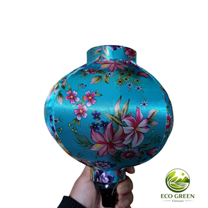 Lanterne en soie artisanale de Hoi An pour la décoration de café, lampe suspendue vietnamienne pliable pour les mariages, les centres de villégiature et les maisons d'hôtes - Product Image 4