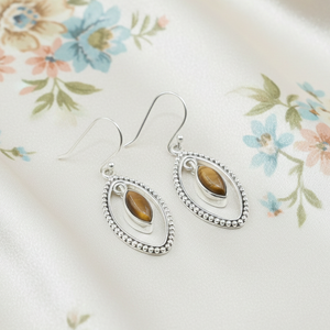 Boucles d'oreilles pendantes faites à la main en argent sterling 925 avec pierre naturelle œil de tigre, cadre ovale perlé, bijoux bohèmes tendance, cadeau pour femme - Product Image 1