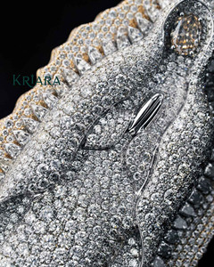 Pendentif Vierge Marie en Argent 925 et Or 18 carats avec Diamant de laboratoire taille brillant rond couleur D, Bijou unisexe religieux - Product Image 4